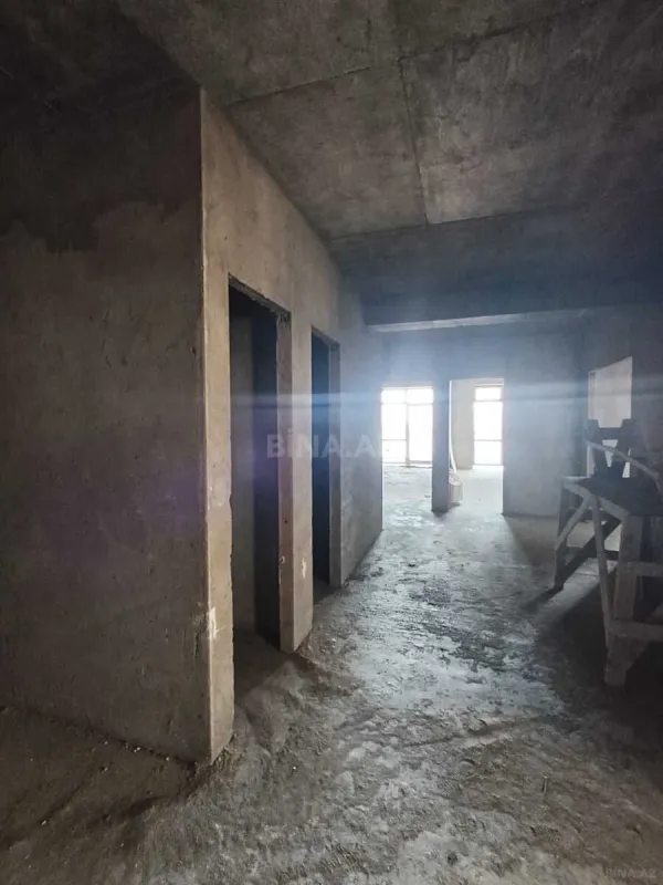 Satılır 4 otaqlı mənzil 216 m²