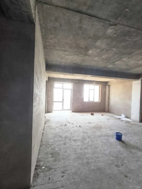 Satılır 4 otaqlı mənzil 216 m²