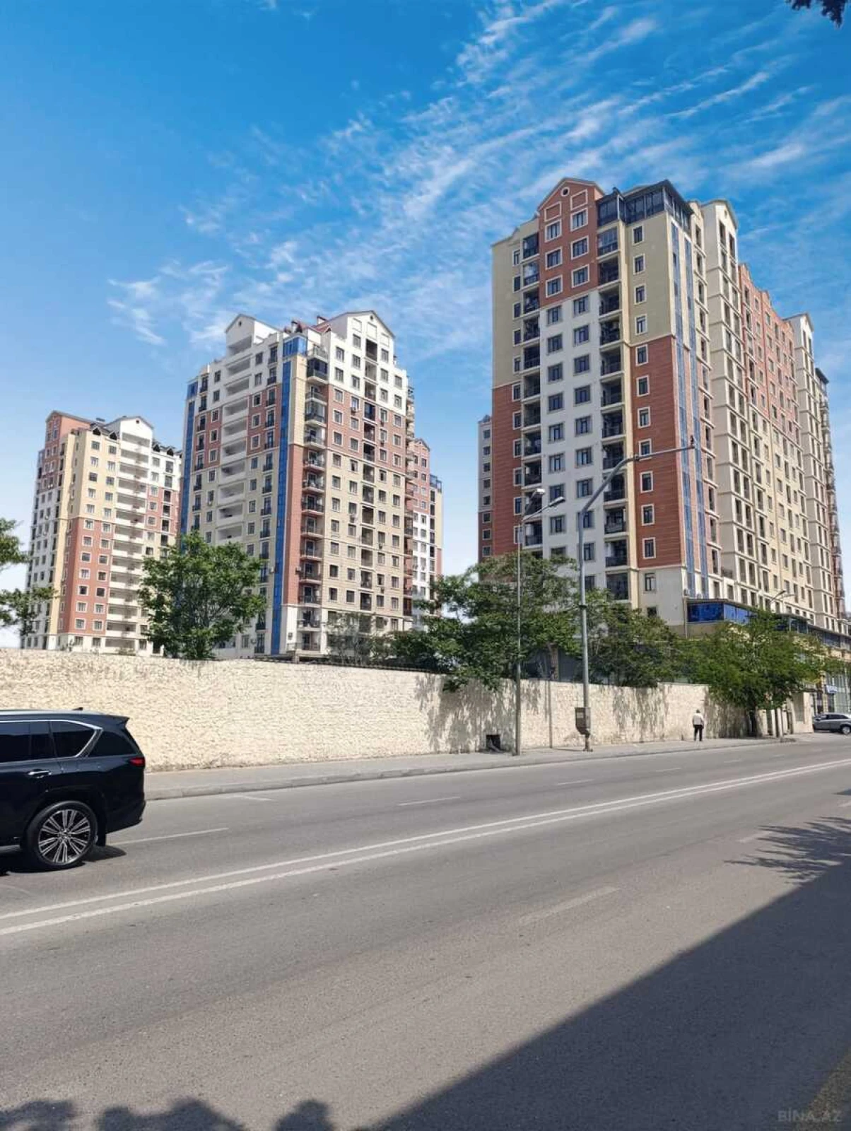 Satılır 4 otaqlı mənzil 216 m²