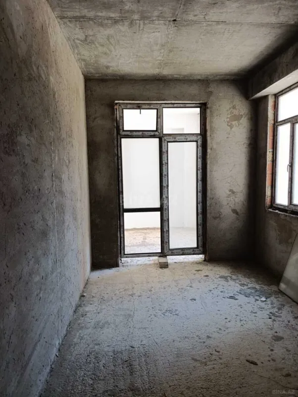 Satılır 4 otaqlı mənzil 216 m²