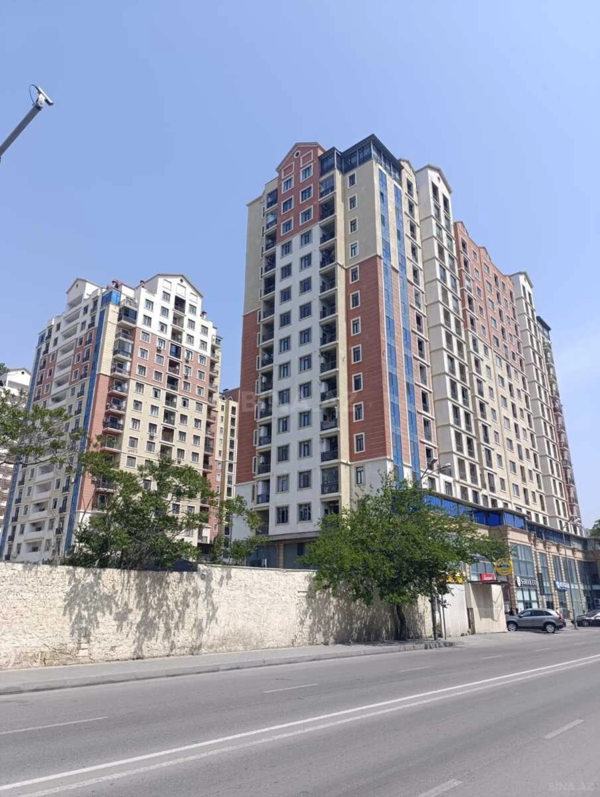 Satılır 4 otaqlı mənzil 216 m²