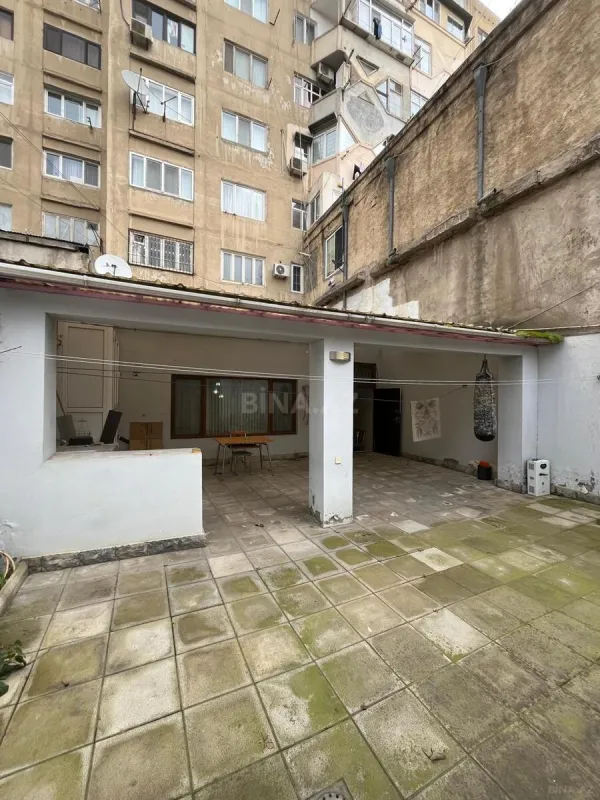 Satılır 5 otaqlı mənzil 200 m²