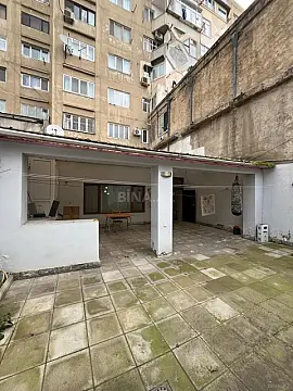 Satılır 5 otaqlı mənzil 200 m²