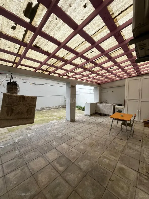 Satılır 5 otaqlı mənzil 200 m²