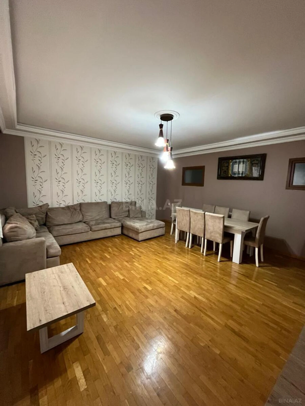 Satılır 5 otaqlı mənzil 200 m²