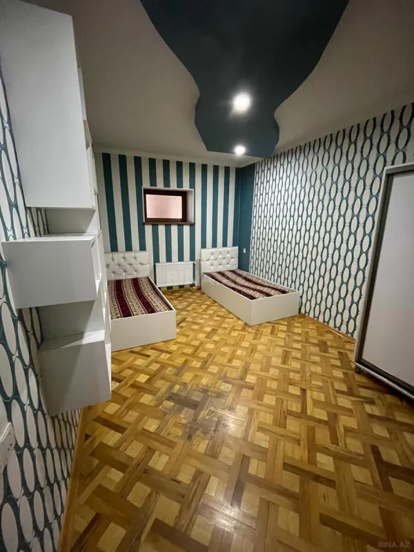 Satılır 5 otaqlı mənzil 200 m²