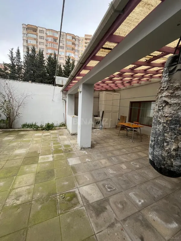 Satılır 5 otaqlı mənzil 200 m²