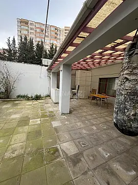 Satılır 5 otaqlı mənzil 200 m²