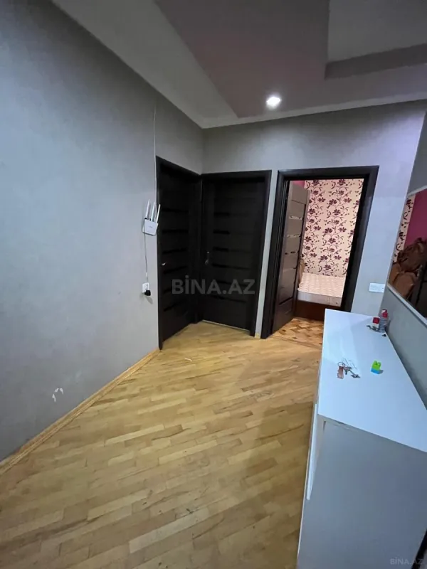 Satılır 5 otaqlı mənzil 200 m²