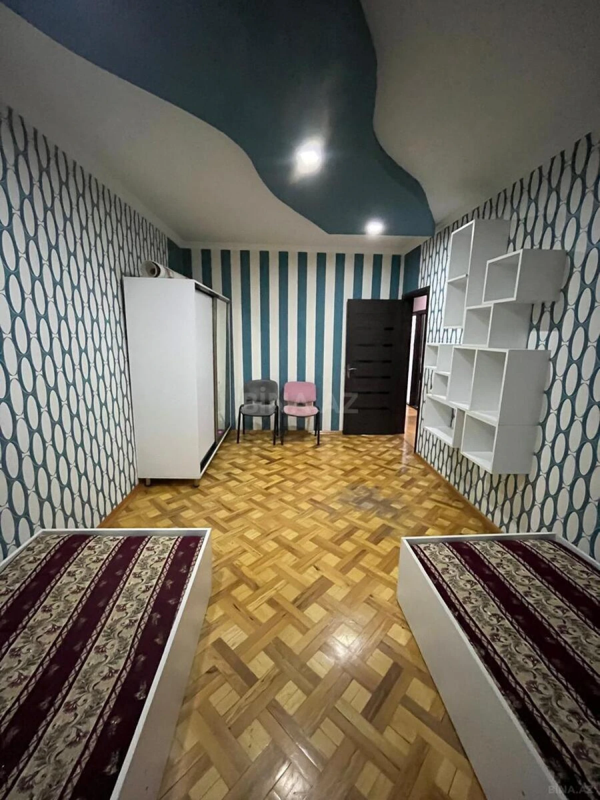 Satılır 5 otaqlı mənzil 200 m²