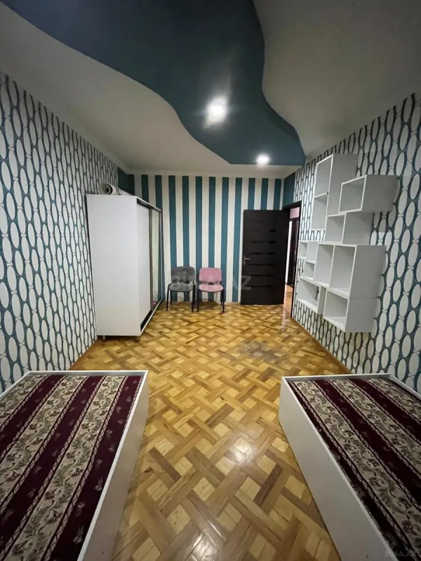 Satılır 5 otaqlı mənzil 200 m²