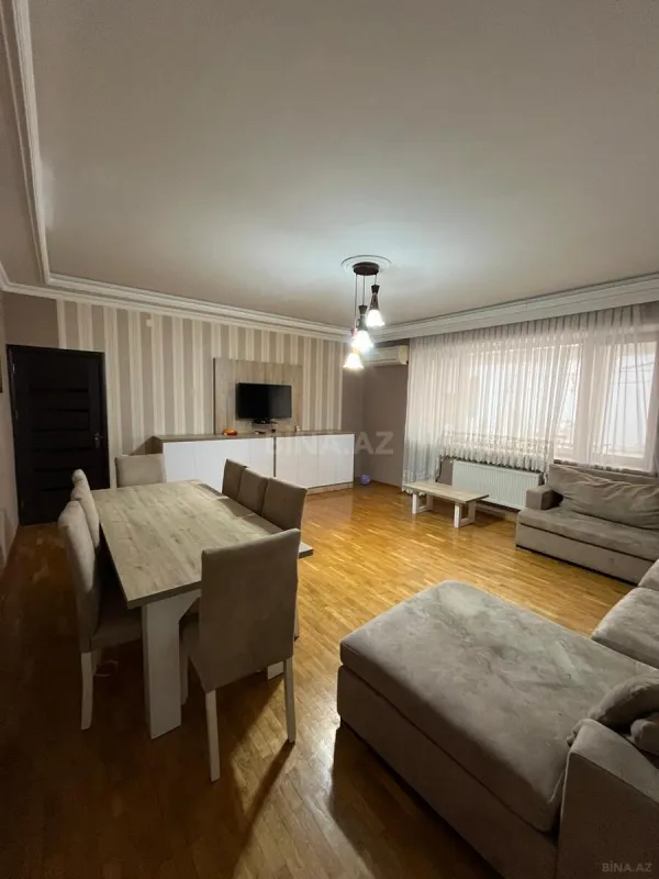Satılır 5 otaqlı mənzil 200 m²