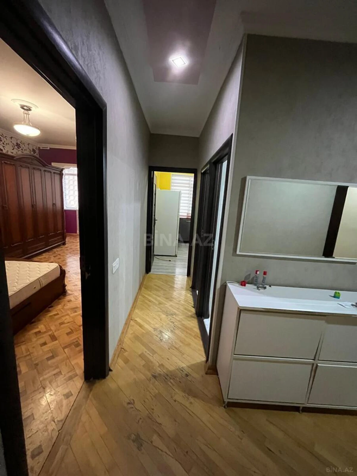 Satılır 5 otaqlı mənzil 200 m²