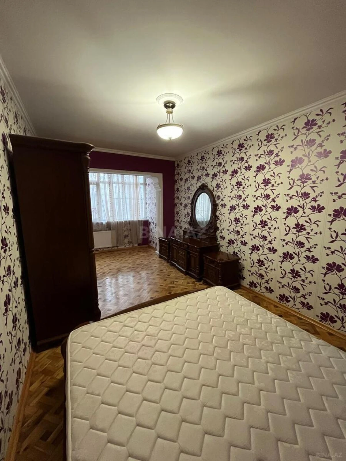 Satılır 5 otaqlı mənzil 200 m²