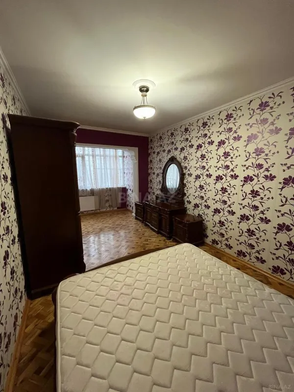 Satılır 5 otaqlı mənzil 200 m²