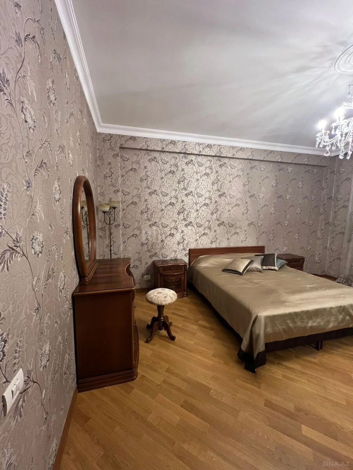 Kirayə verilir 3 otaqlı mənzil 150 m²