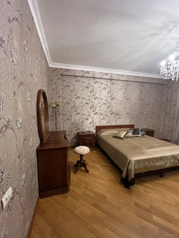 Kirayə verilir 3 otaqlı mənzil 150 m²