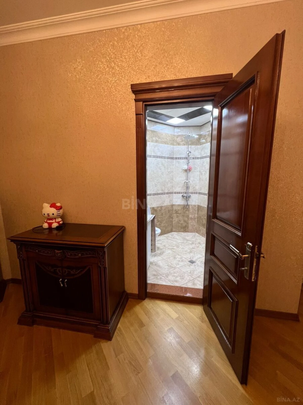 Kirayə verilir 3 otaqlı mənzil 150 m²