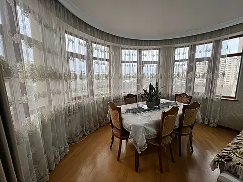 Kirayə verilir 3 otaqlı mənzil 150 m²