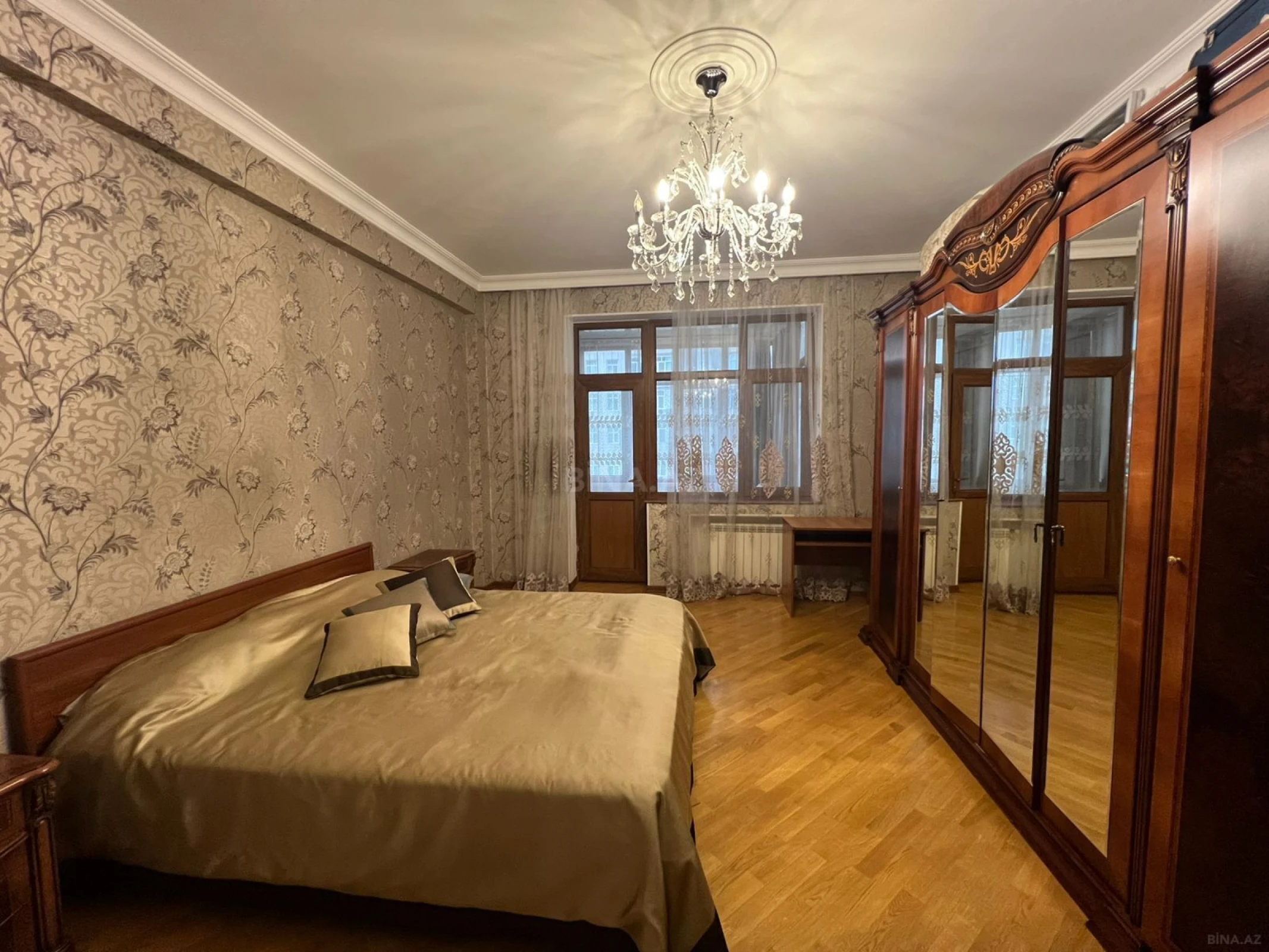 Kirayə verilir 3 otaqlı mənzil 150 m²