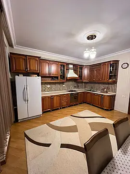 Kirayə verilir 3 otaqlı mənzil 150 m²