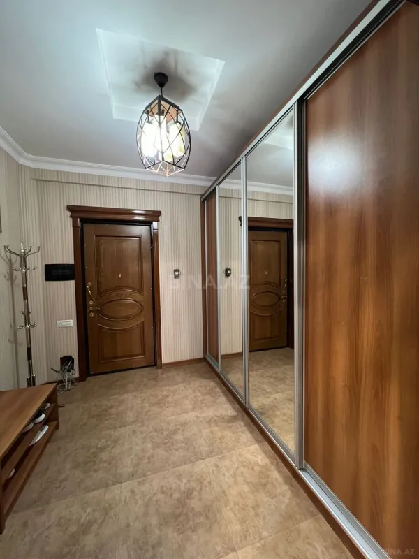 Kirayə verilir 3 otaqlı mənzil 150 m²