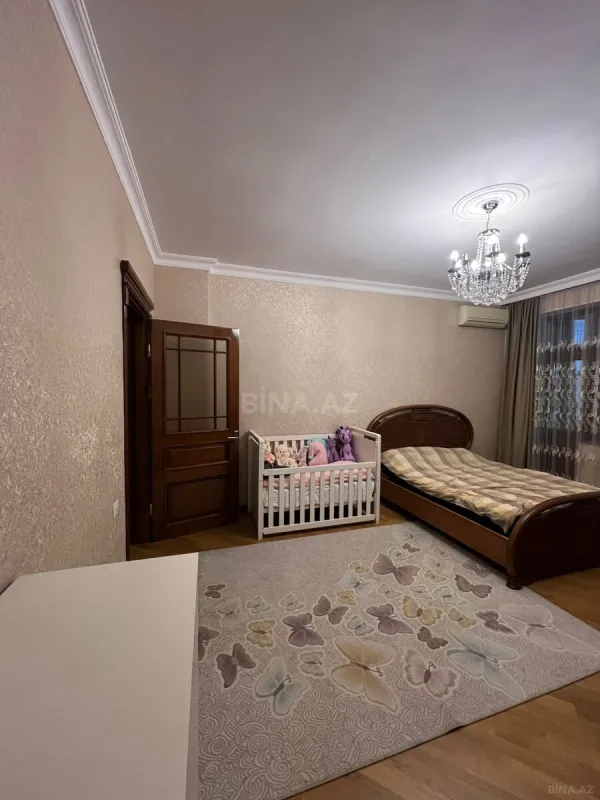Kirayə verilir 3 otaqlı mənzil 150 m²
