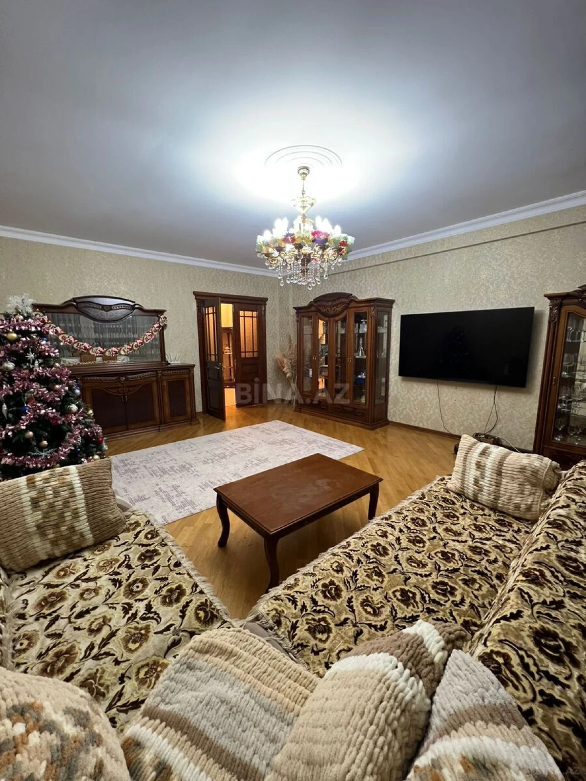 Kirayə verilir 3 otaqlı mənzil 150 m²
