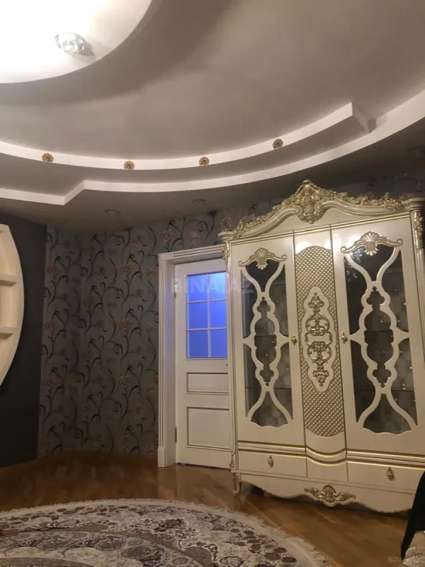 Kirayə verilir 3 otaqlı mənzil 136 m²