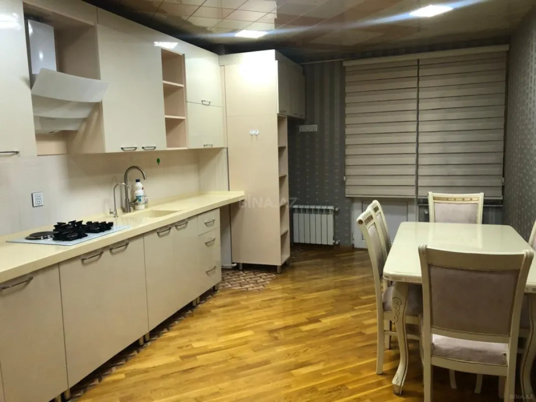 Kirayə verilir 3 otaqlı mənzil 136 m²