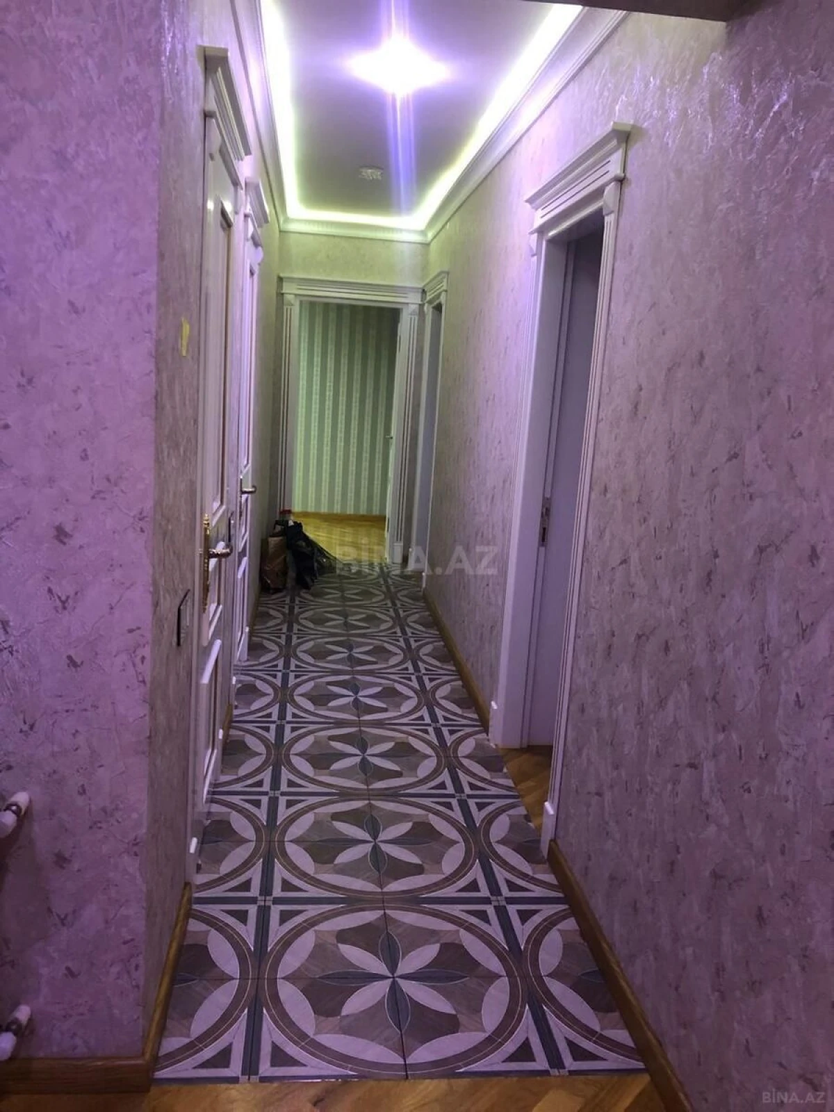 Kirayə verilir 3 otaqlı mənzil 136 m²