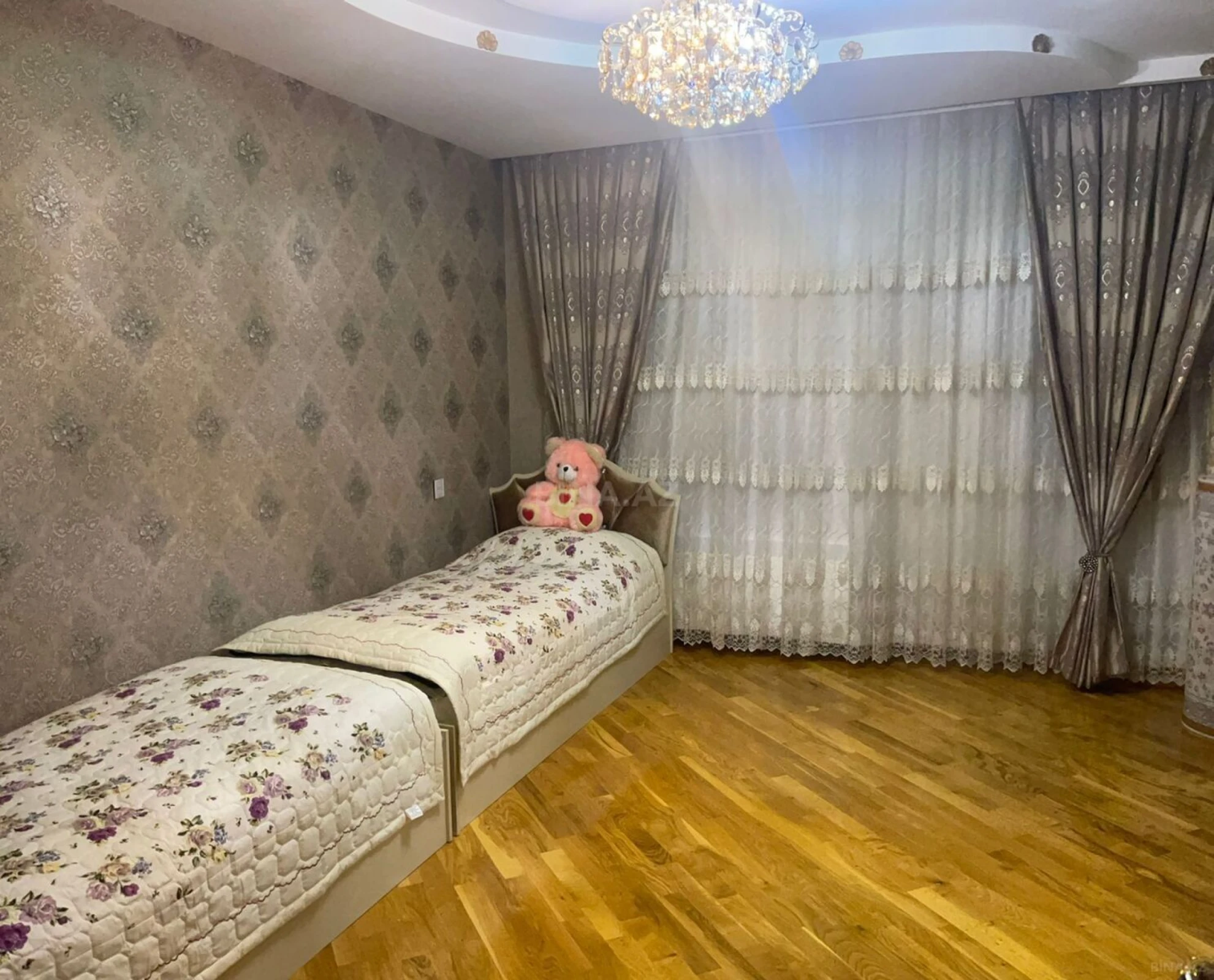 Kirayə verilir 3 otaqlı mənzil 136 m²