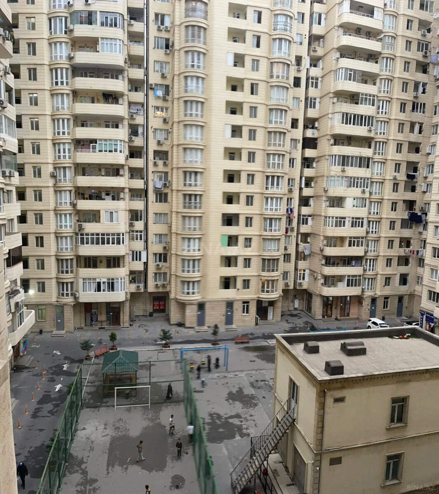 Kirayə verilir 3 otaqlı mənzil 136 m²