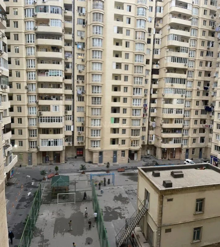 Kirayə verilir 3 otaqlı mənzil 136 m²