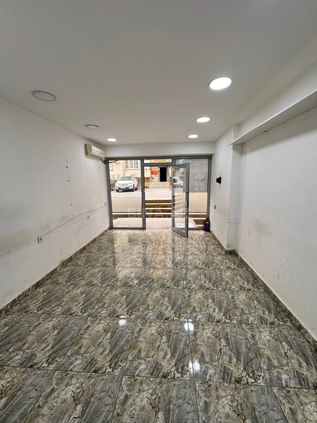 Satılır obyekt 27 m²