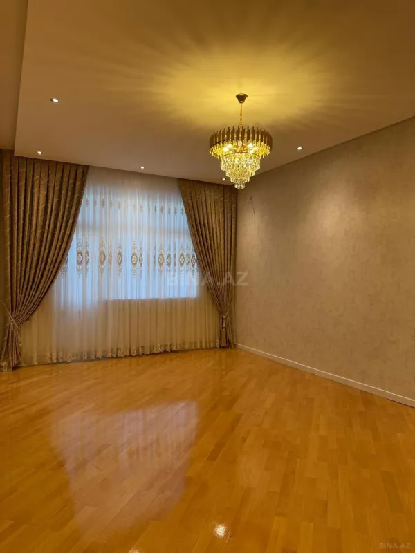 Satılır 3 otaqlı mənzil 121.8 m²