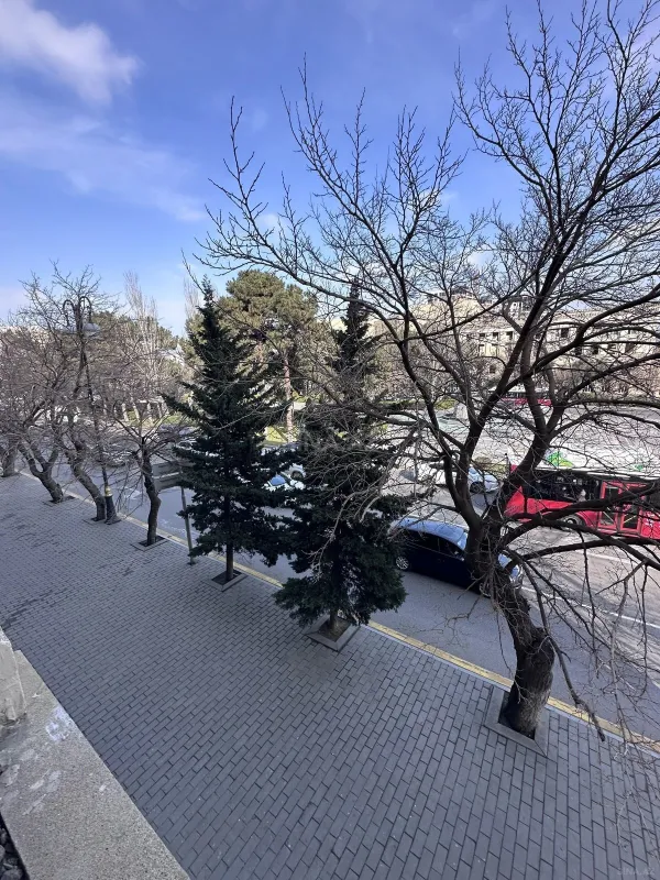 Satılır 4 otaqlı mənzil 110 m²