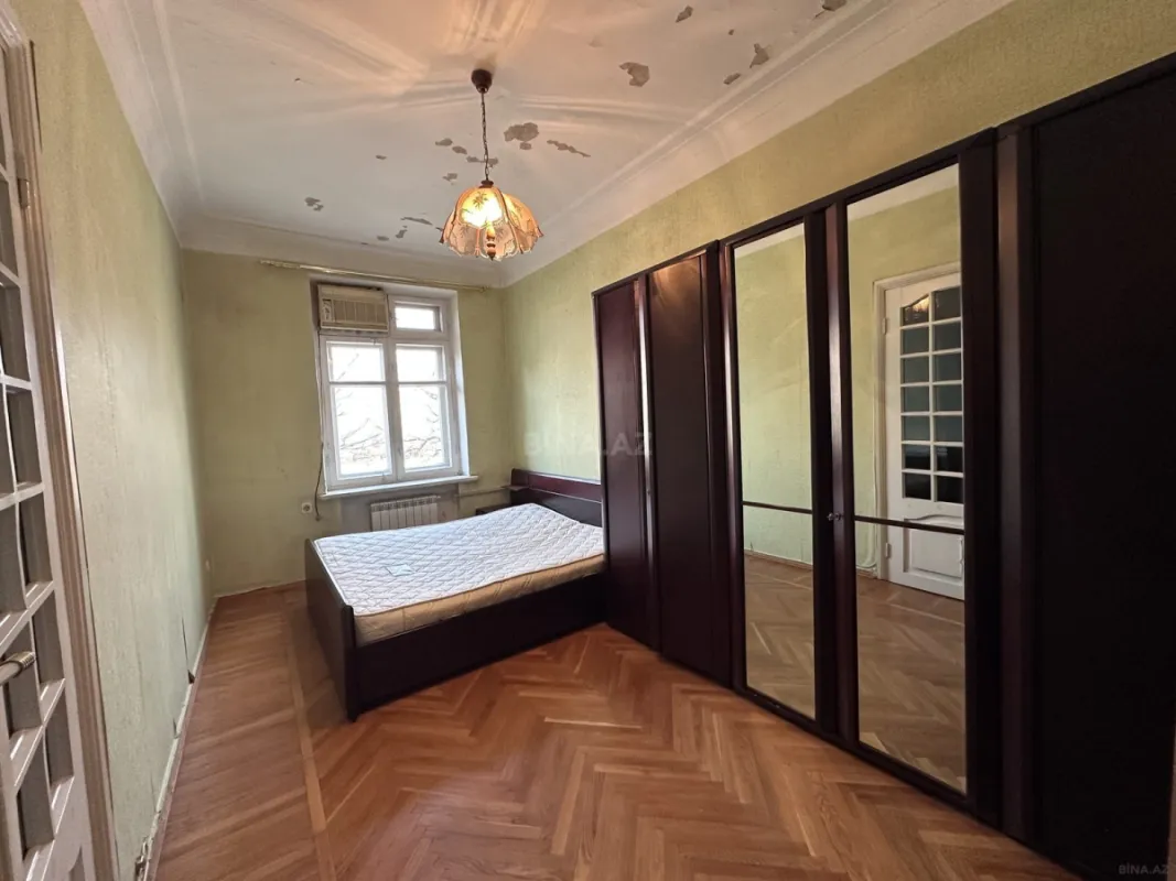 Satılır 4 otaqlı mənzil 110 m²