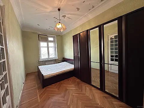 Satılır 4 otaqlı mənzil 110 m²