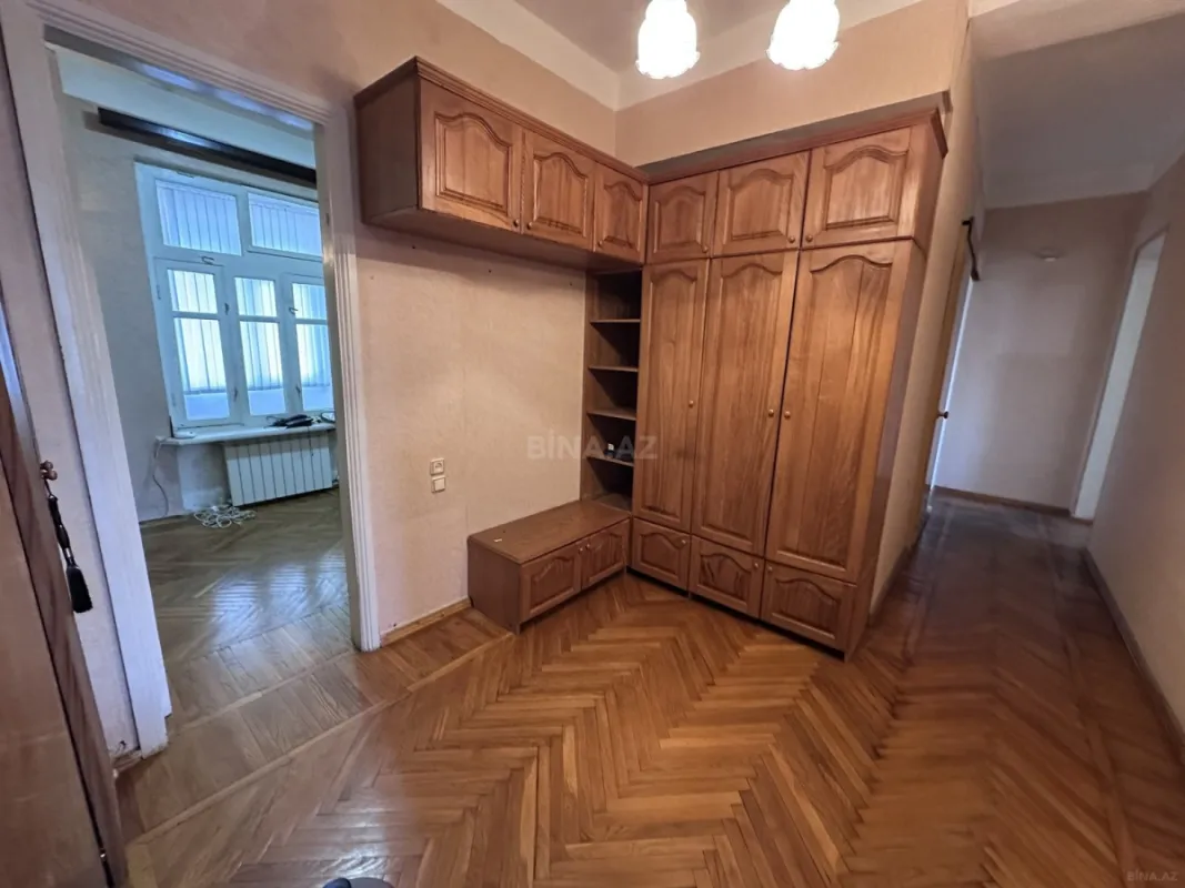 Satılır 4 otaqlı mənzil 110 m²