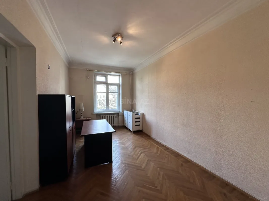 Satılır 4 otaqlı mənzil 110 m²
