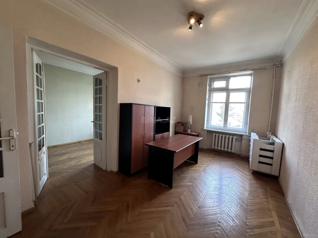 Satılır 4 otaqlı mənzil 110 m²