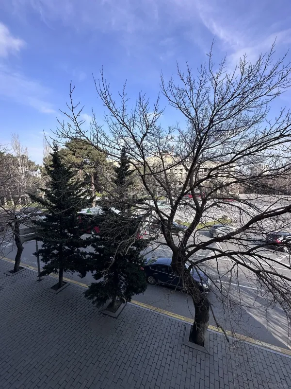 Satılır 4 otaqlı mənzil 110 m²