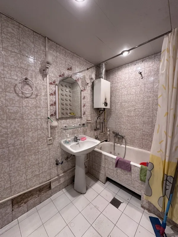 Satılır 4 otaqlı mənzil 110 m²