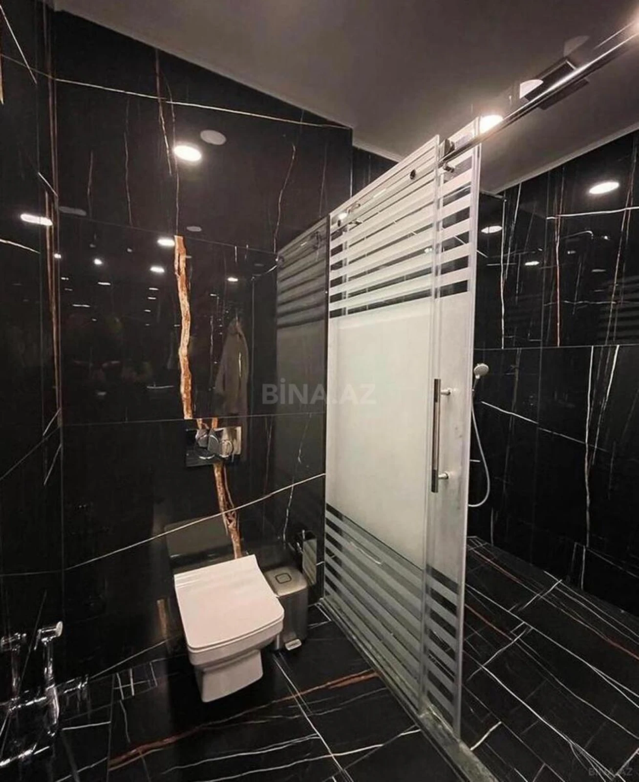 Kirayə verilir 4 otaqlı mənzil 220 m²
