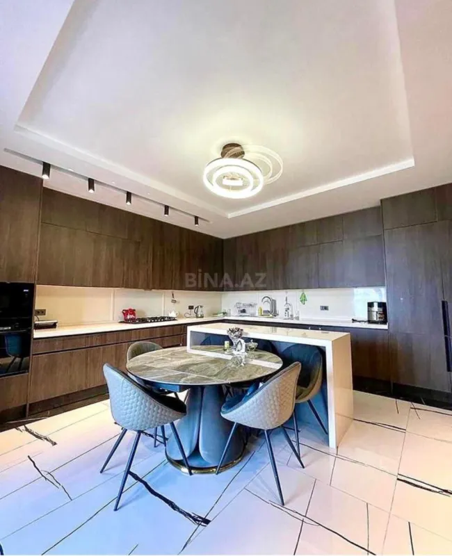 Kirayə verilir 4 otaqlı mənzil 220 m²