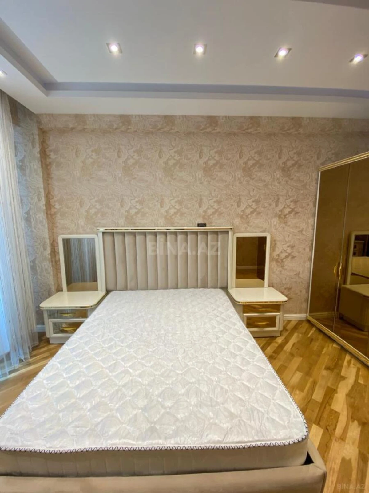 Kirayə verilir 4 otaqlı mənzil 175 m²