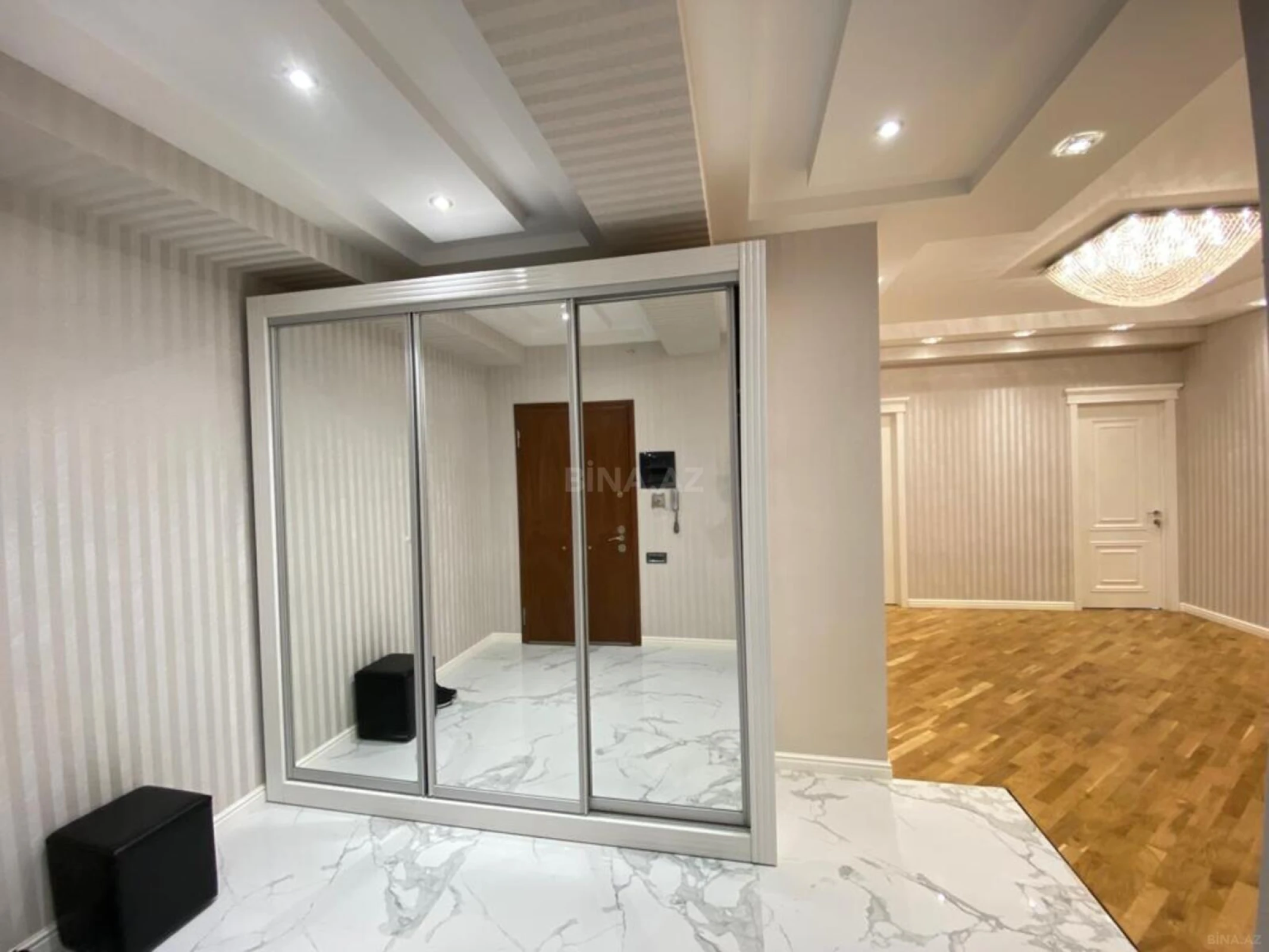 Kirayə verilir 4 otaqlı mənzil 175 m²