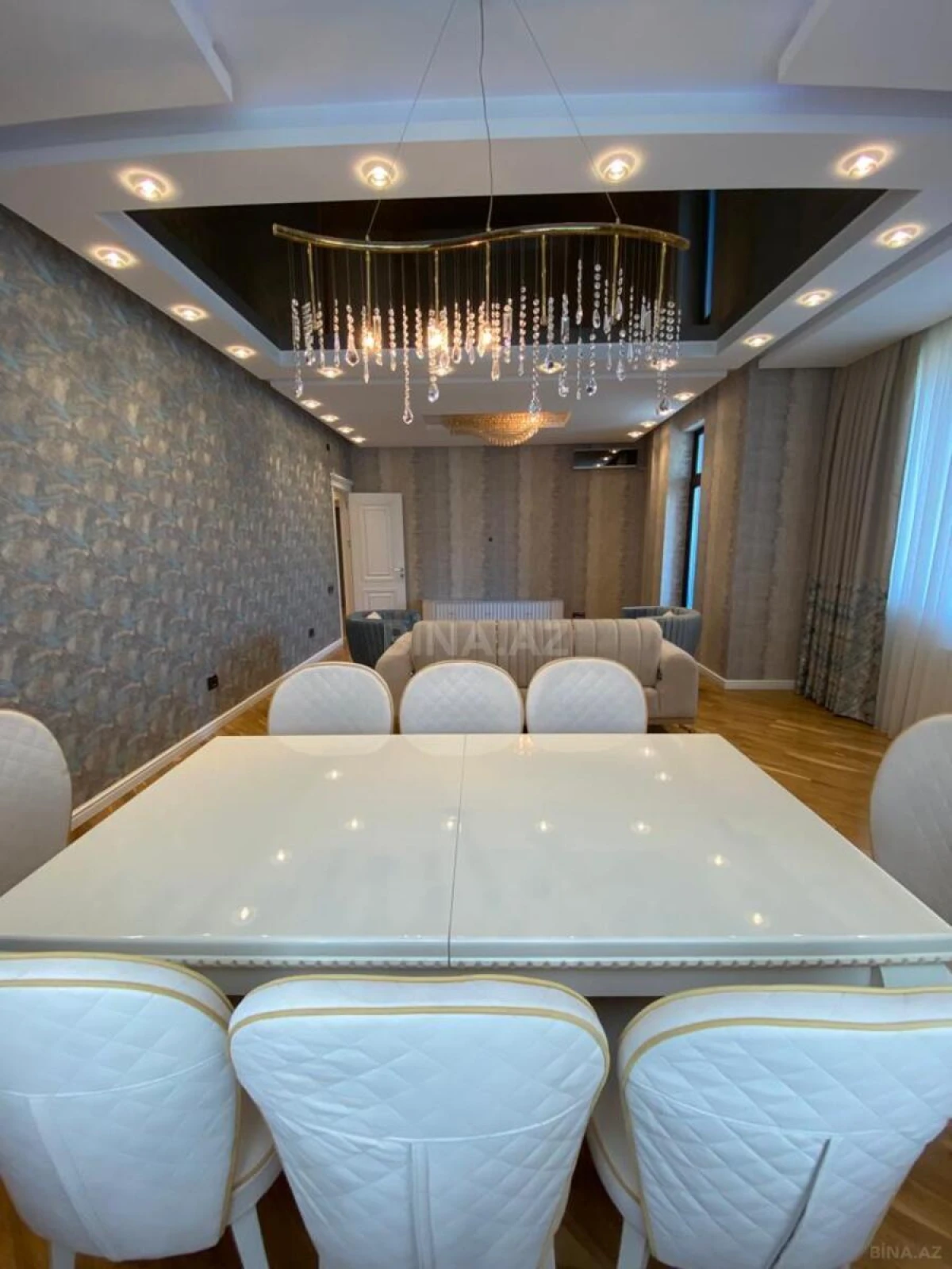 Kirayə verilir 4 otaqlı mənzil 175 m²