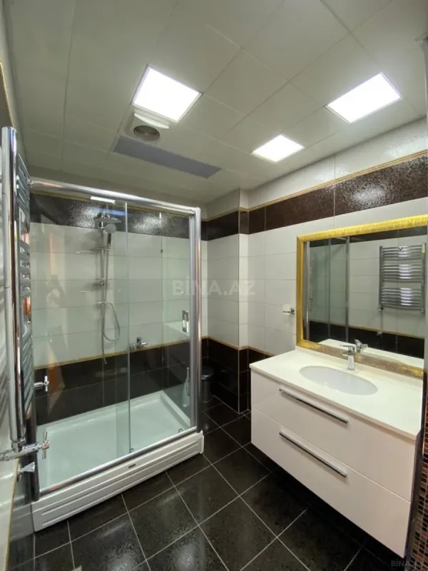 Kirayə verilir 4 otaqlı mənzil 175 m²